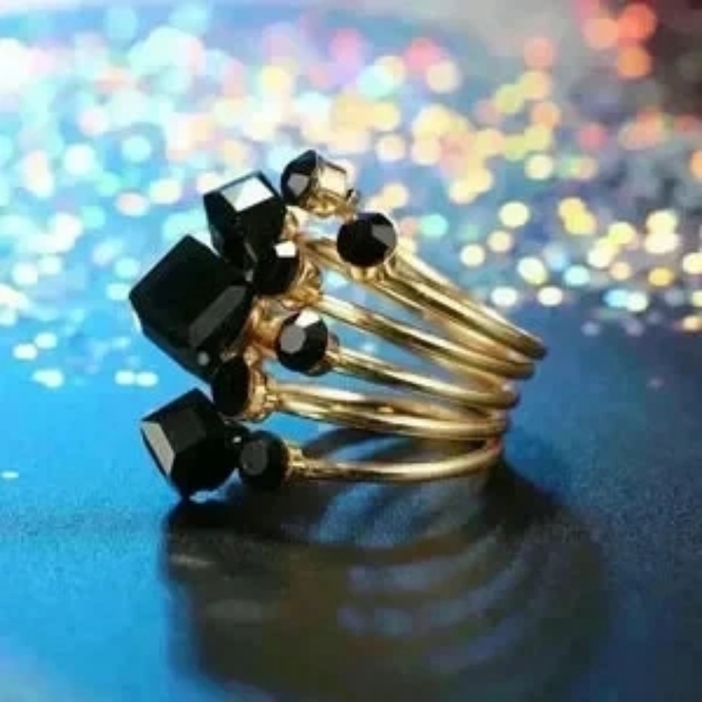 Elegant Black and Gold Women's Ring - Picture 2 of 4